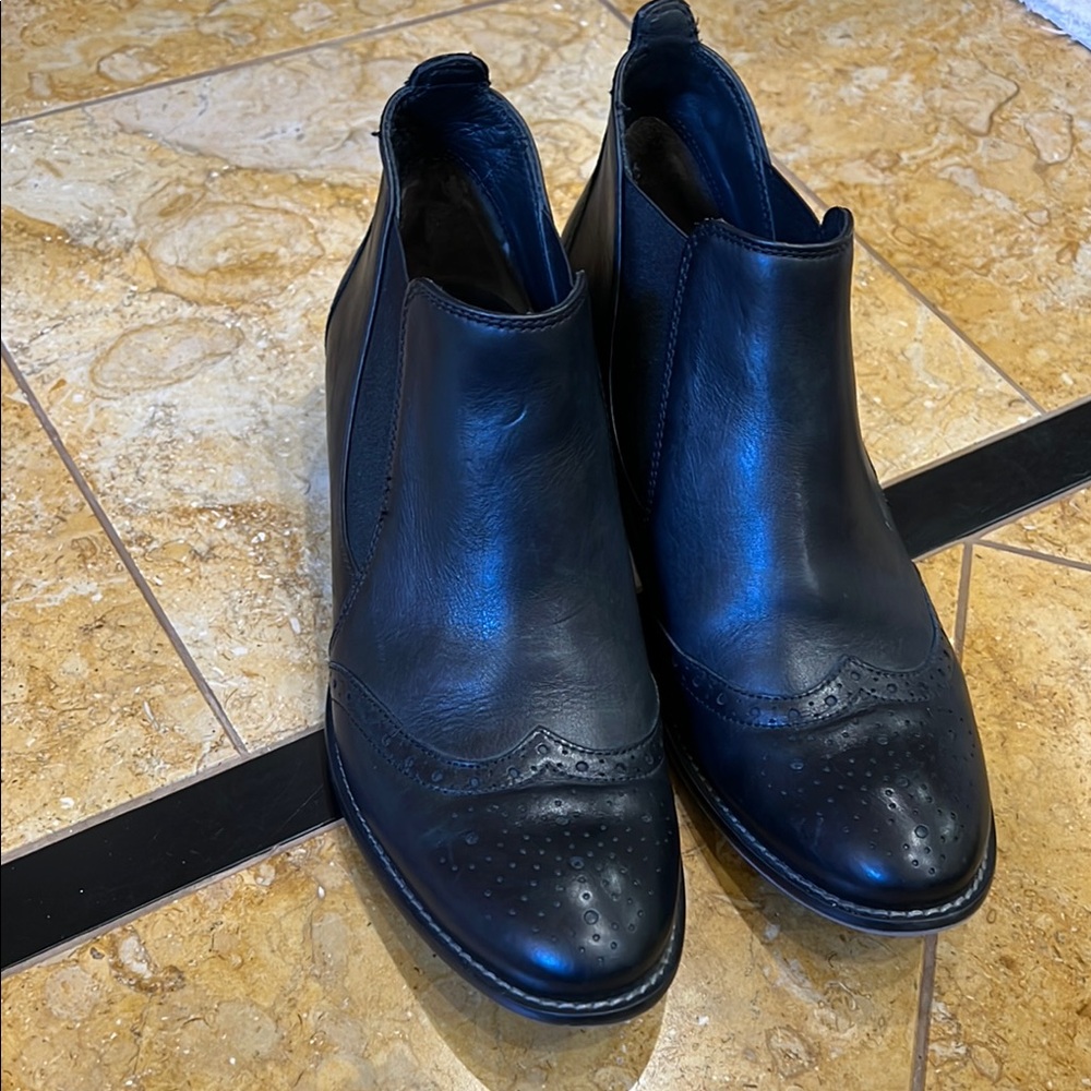 Women’s Balck Leather Chelsea Boots